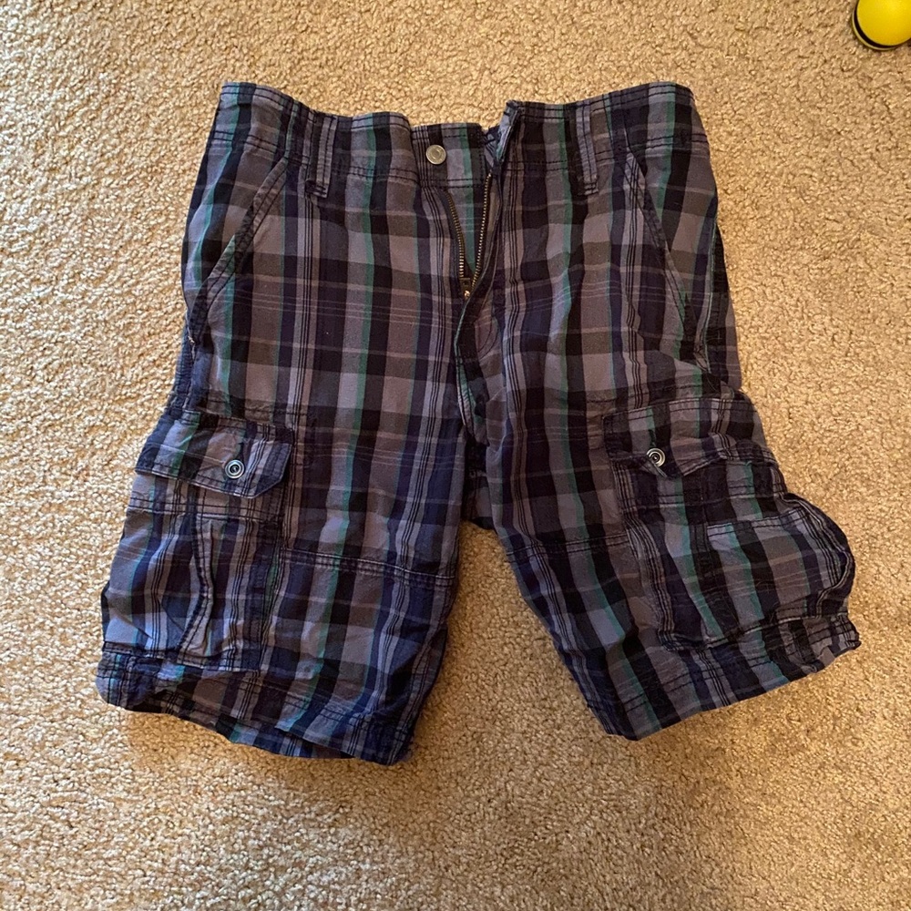 Men’s plaid cargo shorts
